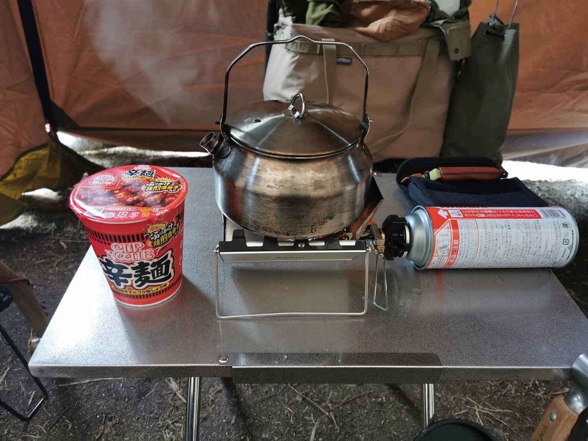 CamperPocchari's tweet photo. ソロキャンはとことん手を抜くスタイルです。カップ麺最高‼️ https://t.co/f168atZsYF