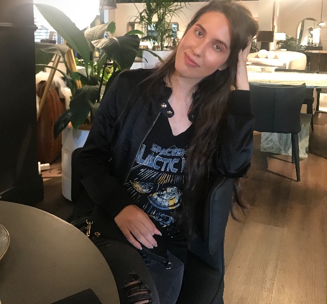 KloudMilas's tweet photo. I had brunch in a furniture store. I’m so random. 😹✨ https://t.co/ab2vBmxhCX