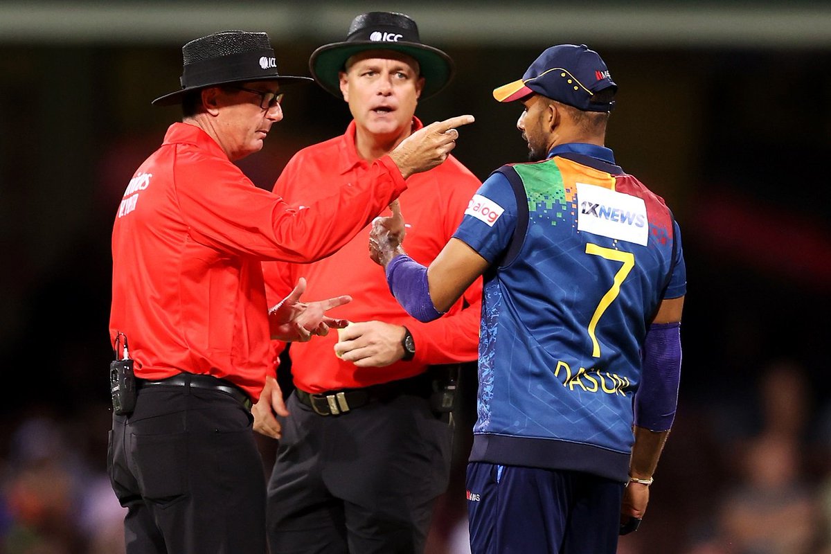 Ashen0007's tweet photo. Once a cheater always a repeater 💩
#RodTucker #australiacricket #AUSvsSL https://t.co/CAQseE8ak4