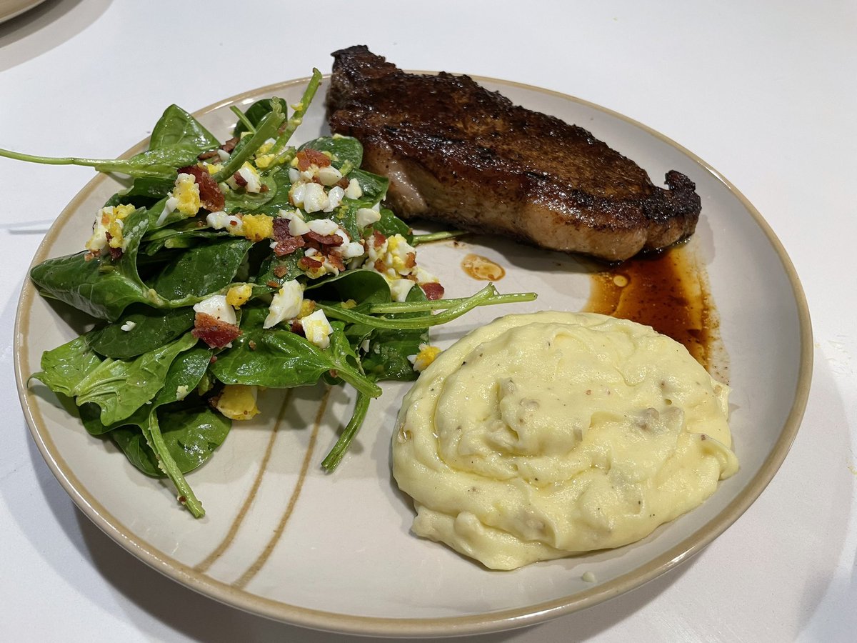 Why go out when you can make a fabulous Valentine’s Day dinner!? 💗#HappyValentinesDay