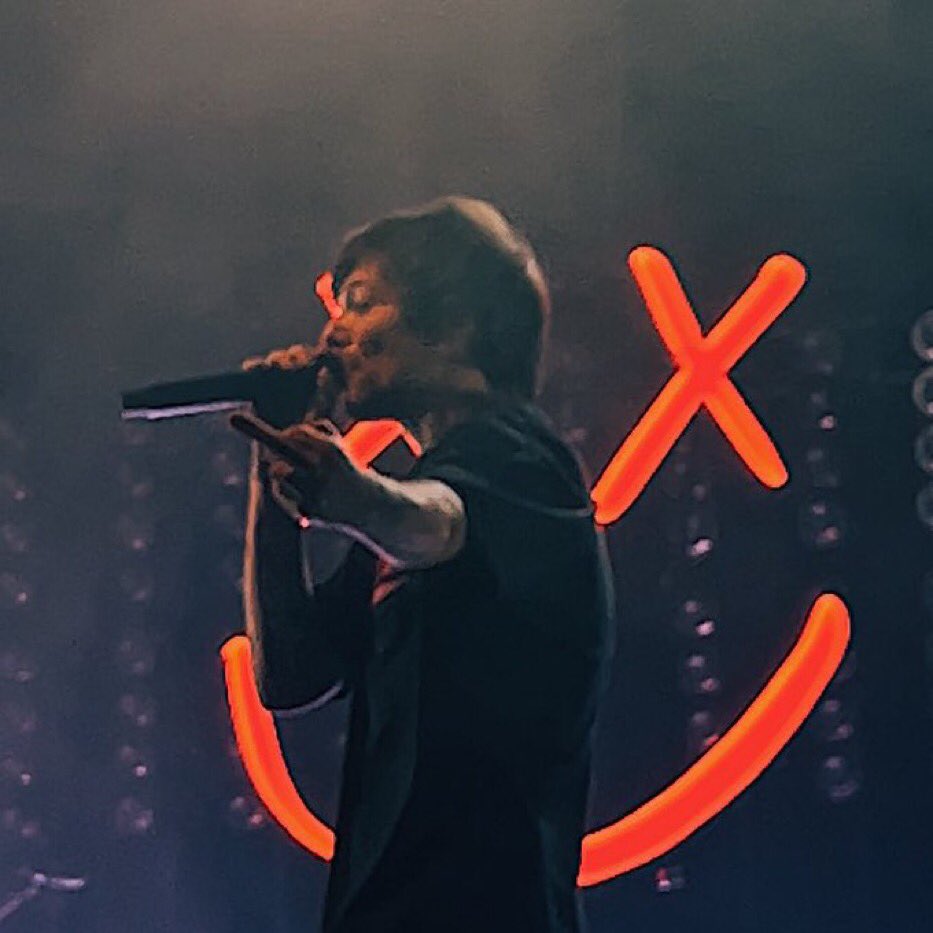 Com direito à borboleta na calça, bandeirinhas por todo lugar e uma setlist impecavel, a #LTWTPittsburgh chegou ao fim.

Nos vemos amanhã, 15/02
📍Philadelphia, PA