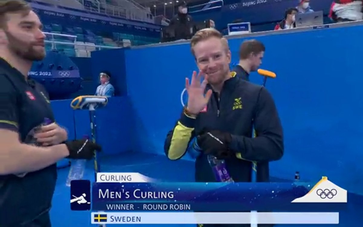 ciaomichaella's tweet photo. Gotta love how GOAT @NiklasEdin waved to the camera after the win. Where's the signature thumbs up? LOL #stopbeingsocute #curling https://t.co/ogMF8UGIbC