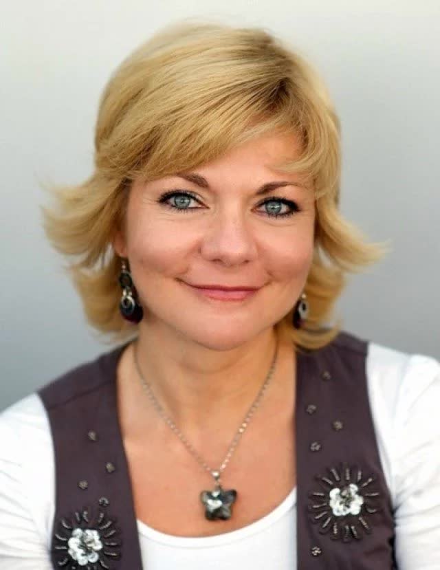 IkraPutina's tweet image. Сегодня круглая дата у Наталии Гусевой - скромного биохимика, матери двоих дочек и просто красавицы. С юбилеем, гостья из будущего!😍😊