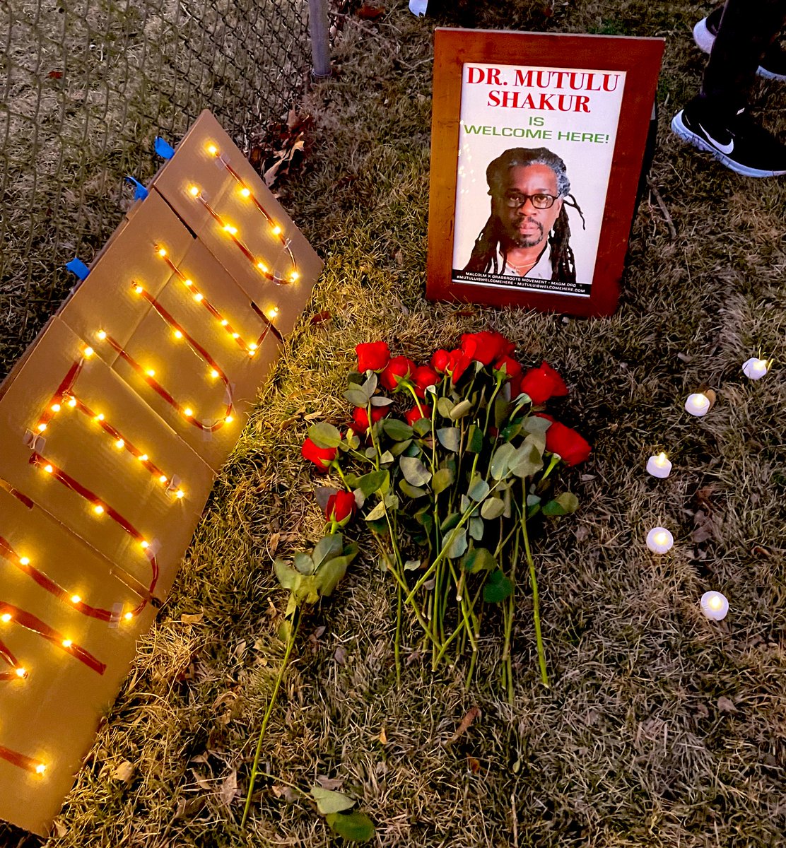 MXGMNational's tweet photo. Today, on Valentine’s Day, we also sent members of Congress 36 roses for the 36 years Dr. #MutuluShakur has been held captive with our demand — put pressure on the @POTUS @JoeBiden &amp; @OfficialFBOP to #FreeMutuluNow. 

🙏🏾🙏🏿 To our allies who answered the call! #WeLoveMutulu 🌹❣️🖤 https://t.co/T3FNb9vKny