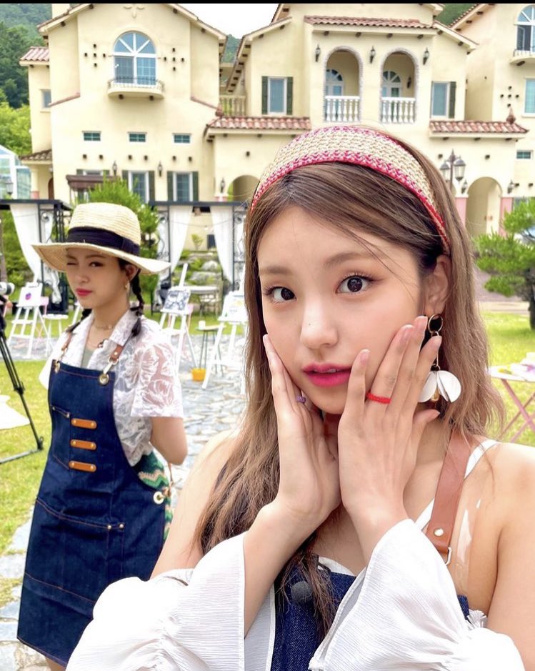 예지 공쥬님
점심 머거~~~~~🖤