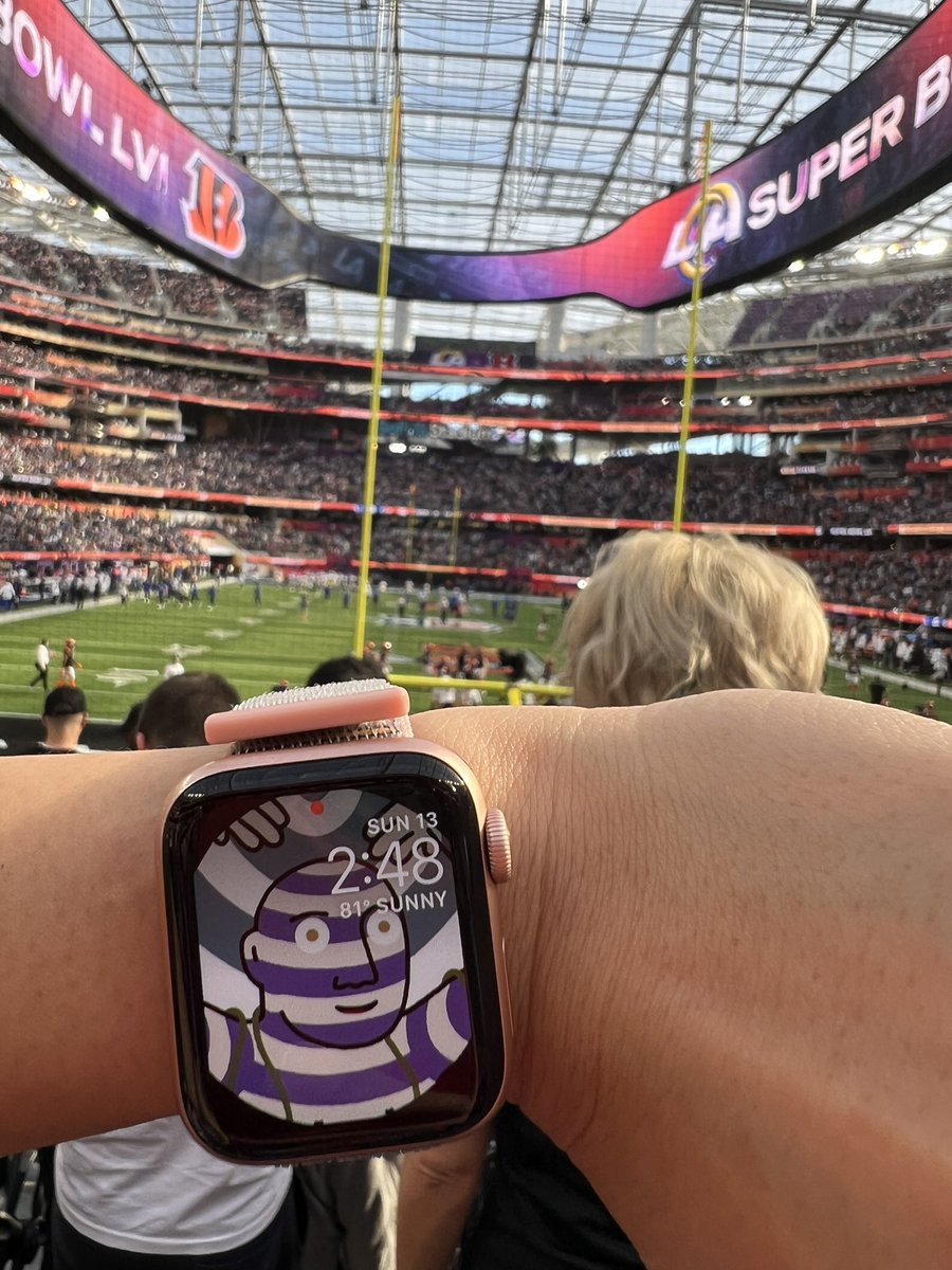 no_ex8's tweet photo. Hello @nft fam… I took my creature to the Super Bowl yesterday, but my twitter account wasn’t responding well. @creatureNFT https://t.co/gBmJdENdy2