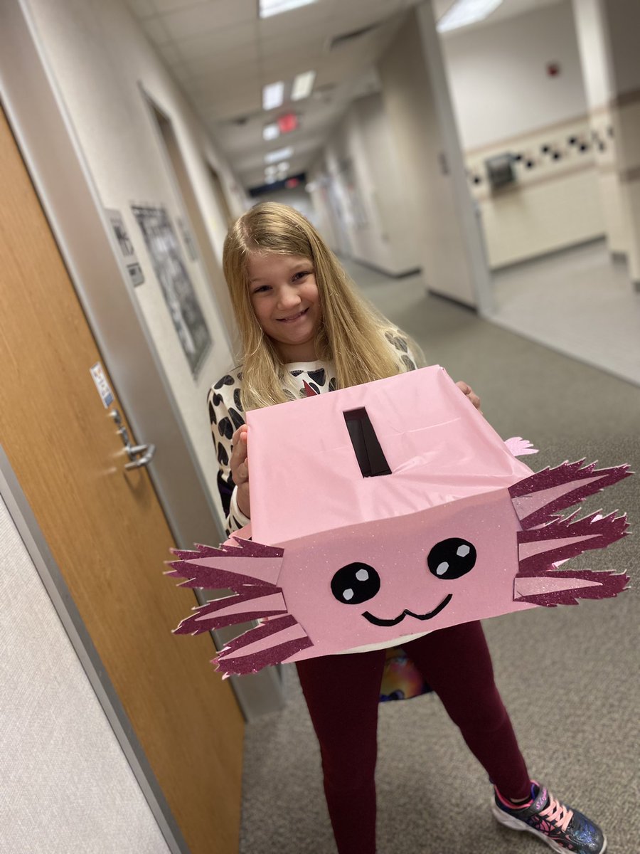 YeatesHeather's tweet photo. Lots of Love and Friendship today!!❤️❤️#room114 #friendship #ValentinesDay2022 #charactercounts #allsmiles https://t.co/xpGXe5F0Xk