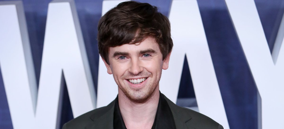 AlienPredatorU1's tweet photo. Ha cumplido 30 años el actor Freddie Highmore, que interpretó al psicópata y letal agente "Delta" en #InDarknessWeFallParte2 y #KendraPriceTheOwl
¡Muchas felicidades! 🎉🎉🎉🎊🎊🎊 https://t.co/RpWXvzOQbP