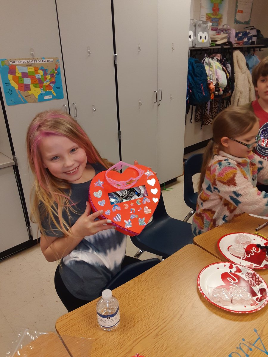 SproatMrs's tweet photo. Valentine's Day fun and a picture with my twin. https://t.co/vHjFTj8Ebt