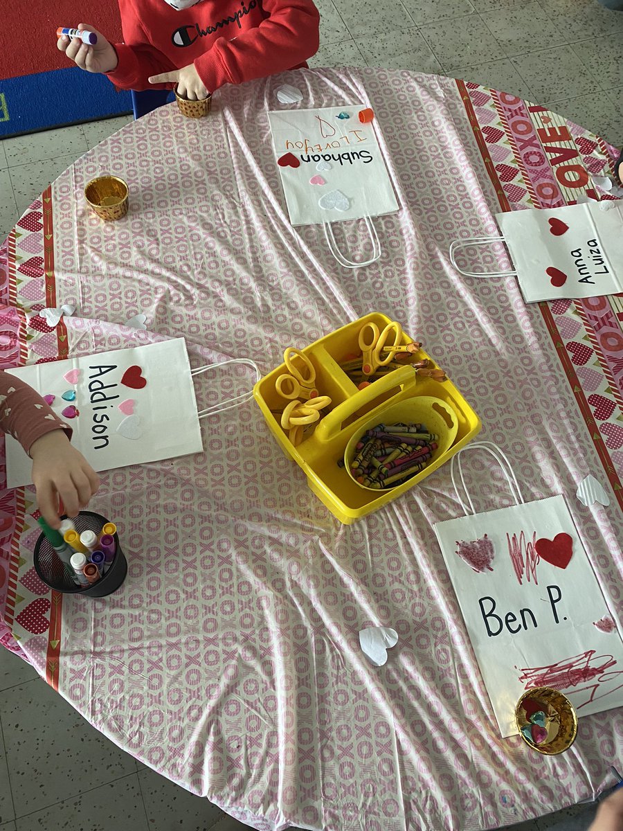 ClockerKinder's tweet photo. Happy Valentine’s Day! https://t.co/hxv72EuBgx