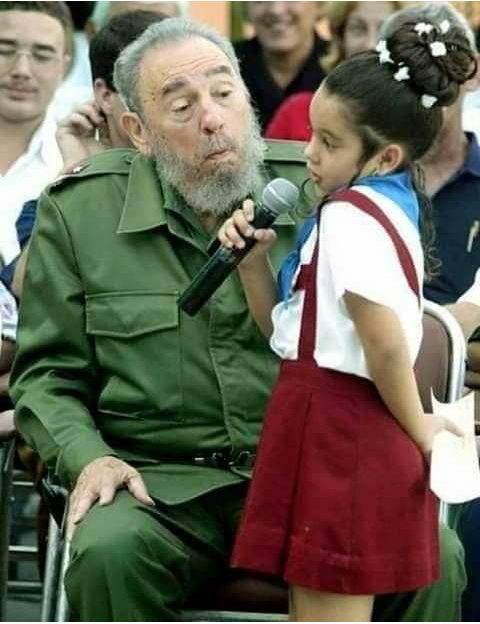 ElCaimn6's tweet photo. #Fidel cuenta con mi amor infinito, tu obra de amor los revolucionarios la llevamos en el corazón #PuntaDeVanguardia #Combatiendo https://t.co/2sdaeVDUPA