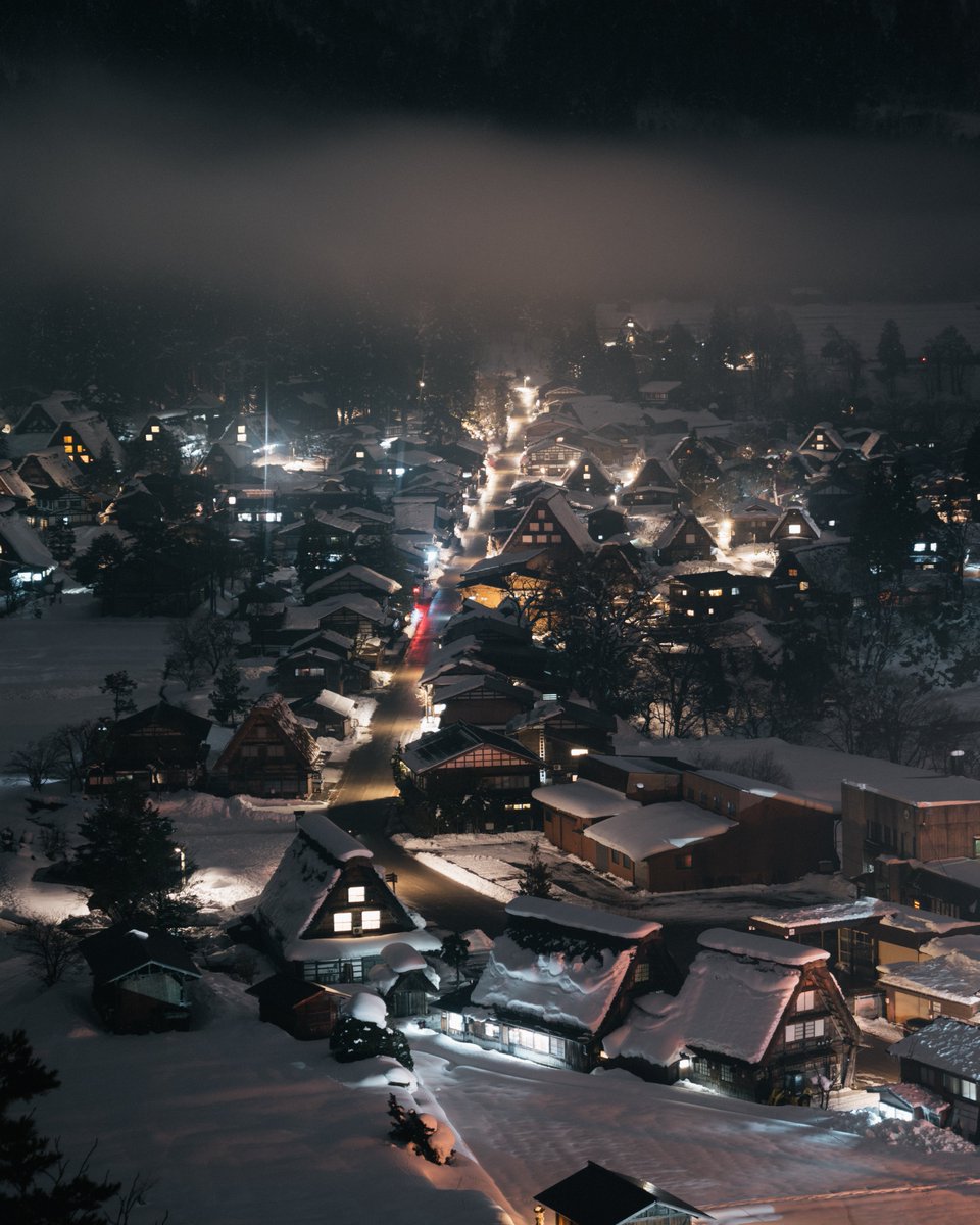 霧に包まれた白川郷が幻想的すぎた...