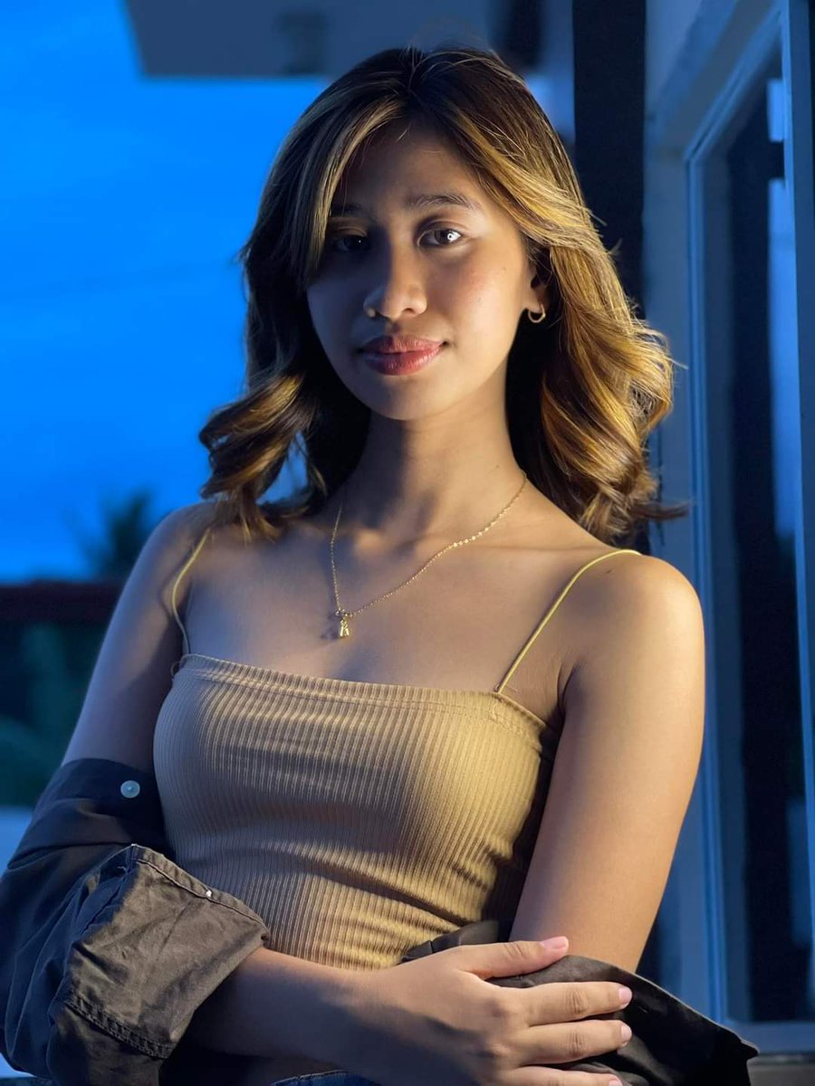 TeamKenYen's tweet photo. @yeniiverse 

Gandang bata may busilak pang kalooban 😍 We love you Yen 😍 https://t.co/uvGmkU3hSg