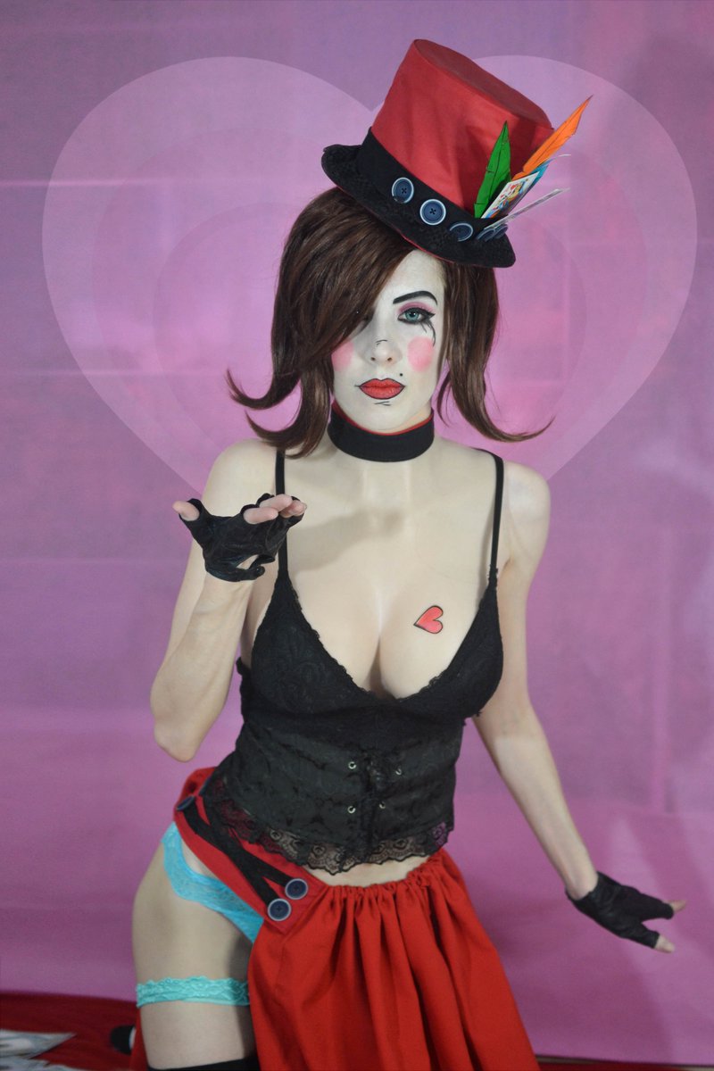 B4nditka's tweet photo. aaand more Moxxi 💋
#moxxi #moxxicosplay #borderlands #borderlands2 #moxximakeup #VelentinesDay https://t.co/uniicOFB6a