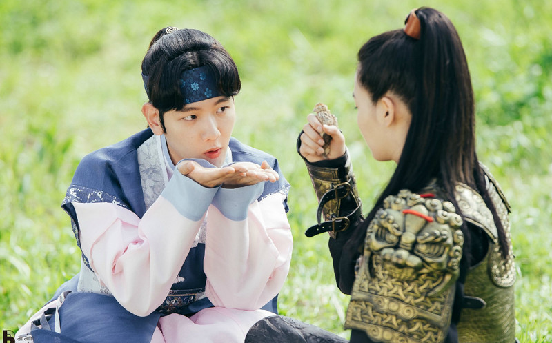 Natamarsol's tweet photo. #Suho en #TheUniversesStar #RichMan #HowAreYouBread y #Baekhyun en #Moonlovers https://t.co/7X6Q4vohVD