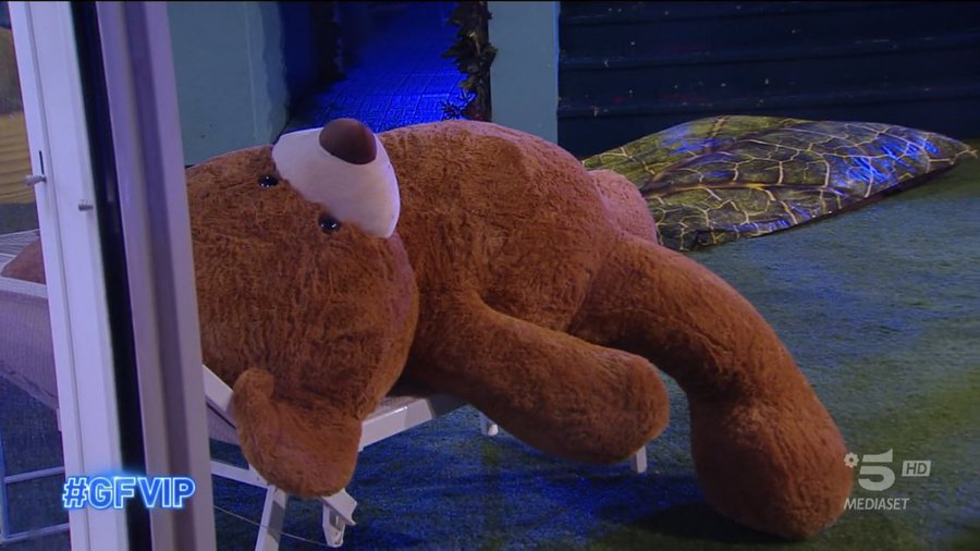 FLmElvQWUAM1-KZ?format=jpg&name=900x900