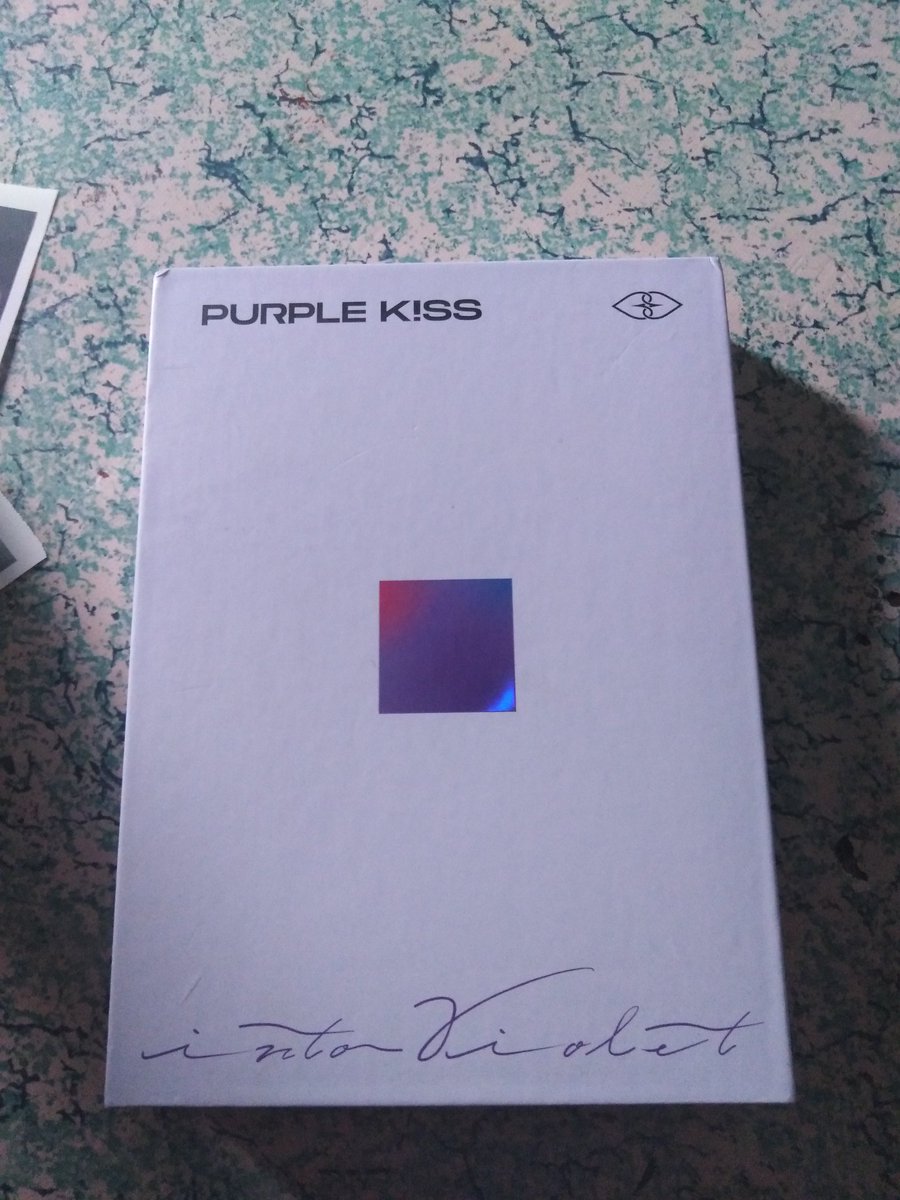 mae_nn8e's tweet photo. I'm late but my Purple Kiss Album came home yesterday!! @flyhighshoppe_ for taking care of my order and thank u sa paperang freebies hehehe. Thank you so much po!β¨π
#FHS_PROOFS https://t.co/CxPyqUlotP