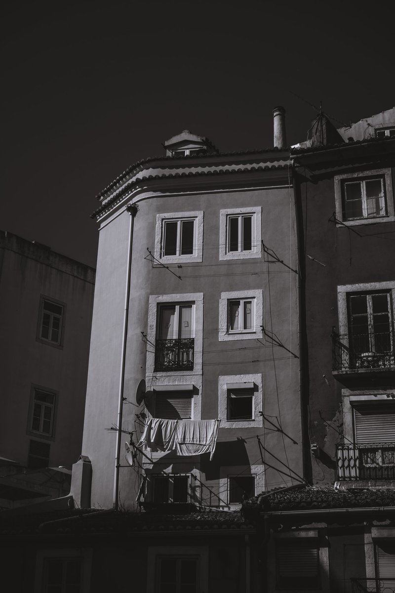 Windows are the eyes of the street, so they look best when have sunlight.
#Fujifilm #Lisbon