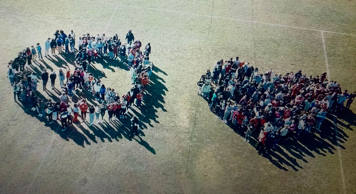 gladesmiddlepta's tweet photo. A message of Peace and Love from your amazing GMS students, staff, PTSA and volunteers on this Day of Service and Love. https://t.co/jpOV9MBWEN