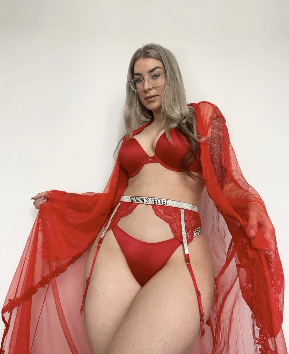 SorceryAngel's tweet image. You’re my valentine now. 💞