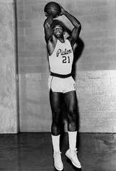 MrTripleDble's tweet photo. Saviez-vous que le grand père de Marvin Bagley III n'est autre que Joe Caldwell drafté n°2 par... les Pistons en 1964! 
Retour sur la carrière de celui que l'on surnommait "Jumping Joe". 🦘 [Thread 🧵] ⬇️⬇️⬇️ https://t.co/DkztWVU8xW
