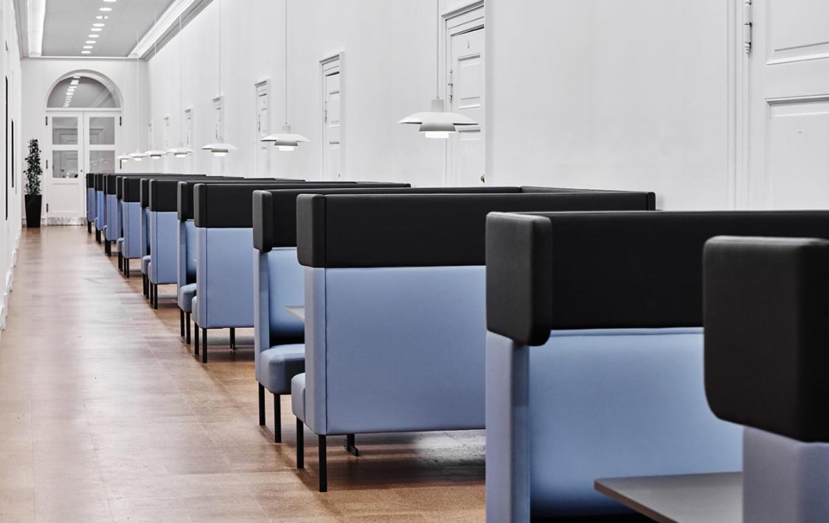 fusefurniture's tweet photo. Perfect solution for wasted corridor space! By fitting it out with a line of #FourUs , multiple small rooms were created, turning wasted m2 into productive space. 
#fourdesign #modularfurniture #acousticsolutions #educationfurniture #australianmade #commercialfurniture https://t.co/DmWnoRYV9V
