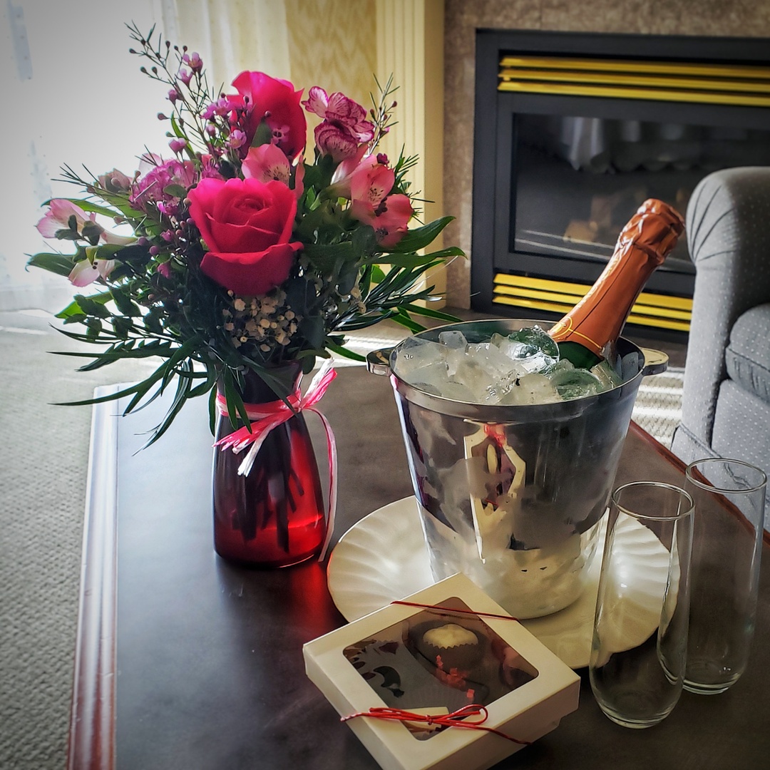 FairhavenInn's tweet photo. Happy Valentine's Day from all of us at the Fairhaven Village Inn! Feel the love all month long and click the link to treat your loved one to the perfect romantic getaway! https://t.co/1poY9XsZwh https://t.co/0cuVLBuNEA