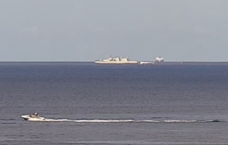 WarshipCam's tweet image. HMCS Calgary (FFH 335) Halifax-class frigate leaving Pearl Harbor, Hawaii - February 14, 2022 #hmcscalgary #ffh335