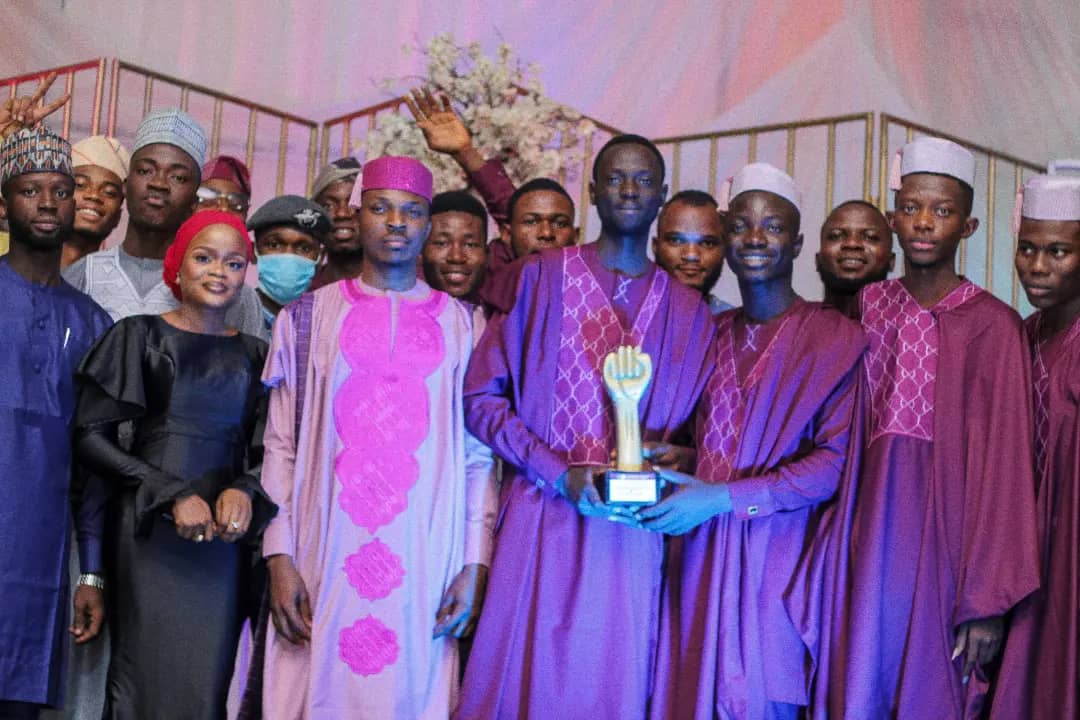 i_am_osmart's tweet photo. Last Friday, I was awarded the Executive of Year and PR of the year awards at the @UilStudentUnion Dinner and Award Night. I appreciate every Unilorites and my fellow Executives for their support in attaining this feat.
#SmartInformation https://t.co/uPPJTztIC4