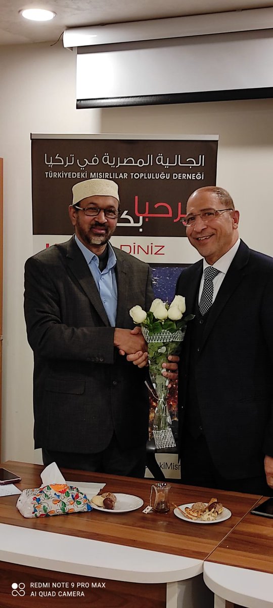 SomaliTurkey's tweet photo. اسلام عليكم  رئيس الحالي  المجلس الأعلى للجاليات العربية في تركيا  شيخ محمد محمود محمد   وهو أيضا رئيس  الجالية الصومالية في تركيا  يقدم  هدية  لرئيس الجالية المصرية في تركيا دكتور  عادل راشد  فبارك الله للجميع 
Gud .JST. SH.M.M.M. ahna gudoomiyaha guud ee wadamada carabta 🇸🇴🇸🇴🎁 https://t.co/5CrF7u6Kg6