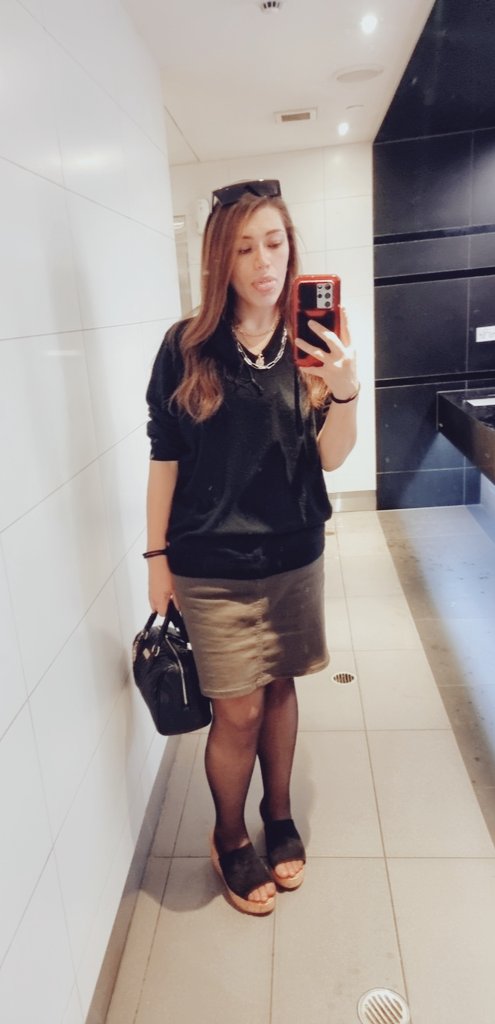 Jxs_svdd's tweet photo. Airport fit ✨️
I miss being drunk miles high 🍸✈️ https://t.co/GvwQuhHMjS
