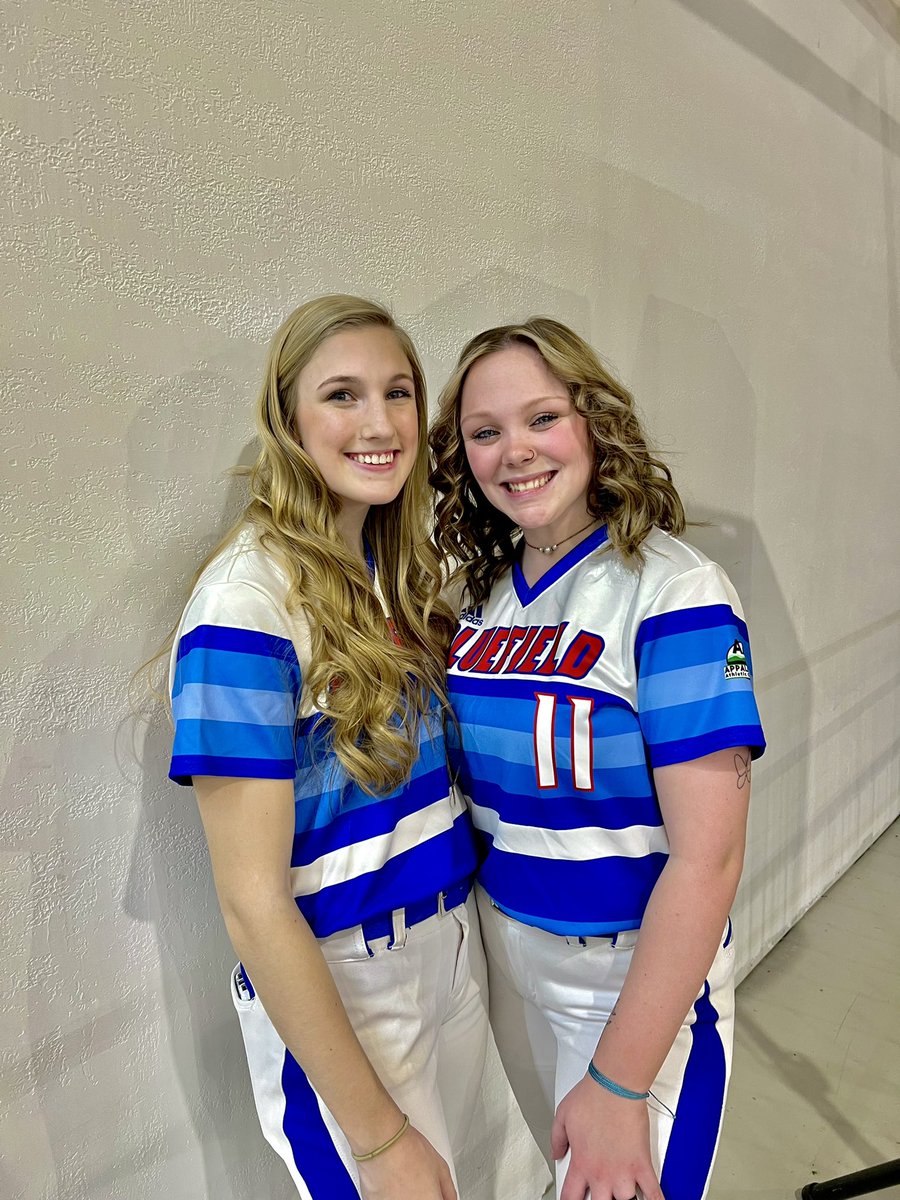 laciwilliams21's tweet photo. year one of the dynamic pitching duo🥎
 @halliencox22 https://t.co/lO3DscO6KD