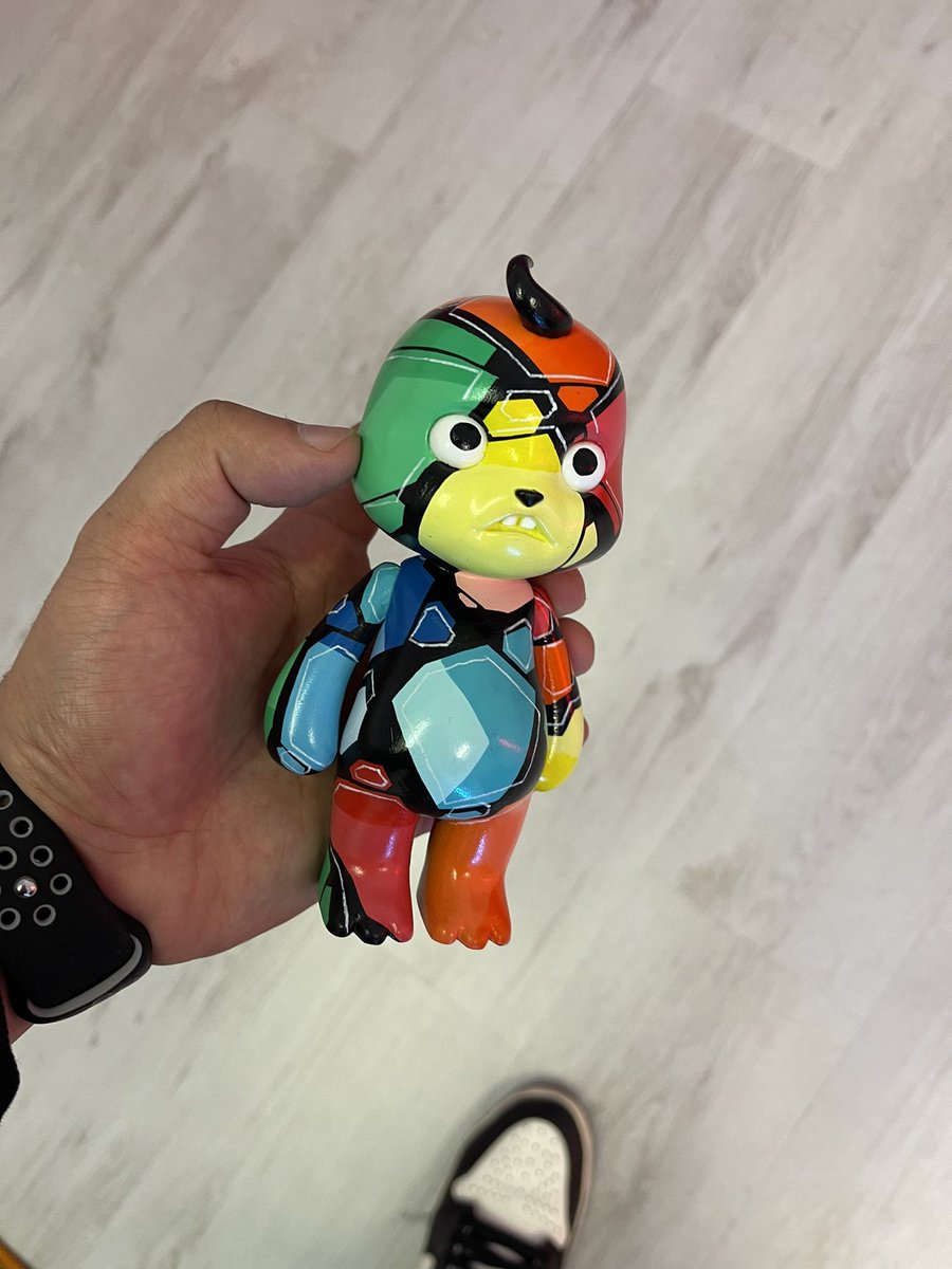 "fvb" gUmbino #02 in collaboration with <a href="/fromvirginiaben/">////// FVB</a> is now live!

24 hr auction 0.25 eth reserve <a href="/rarible/">Rarible</a> 

this also comes with a free physical!

rarible.com/token/0x20f45c…