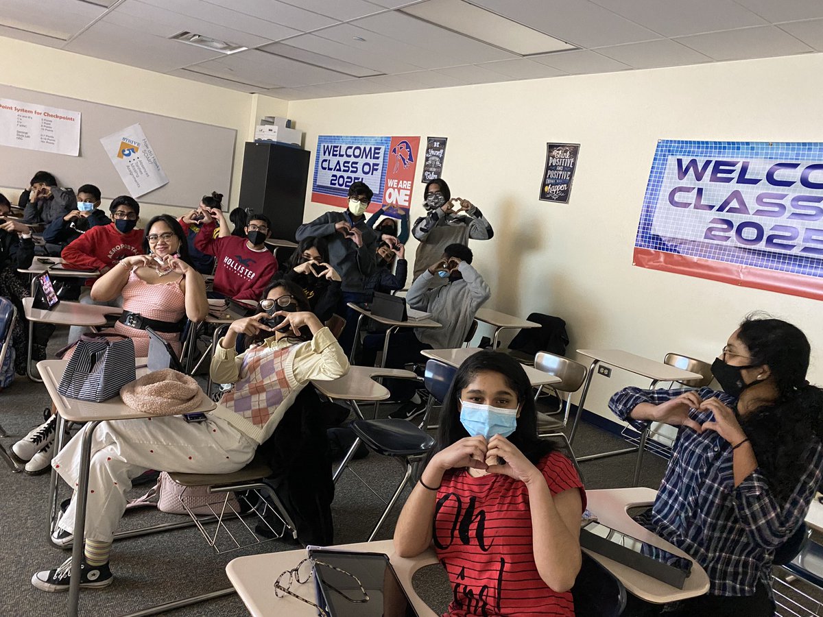 dailytestprep's tweet photo. 💗 that my SAT prep kids are here on Valentine’s Day and they they are so into @Kahoot #hawkpride https://t.co/XgPUZLReJ4