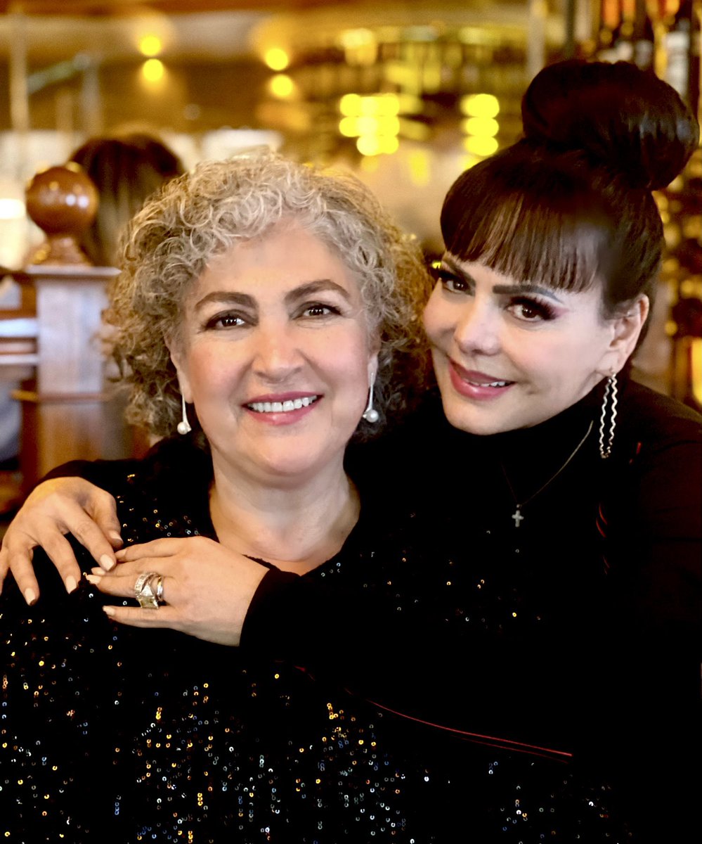 Con mi preciosa amiga <a href="/YoAmandaMiguel/">Amanda Miguel</a> recordando a su inolvidable amor <a href="/DiegoVerdaguer/">Diego Verdaguer</a> #amigas #recuerdos del #alma ♥️🙏🏼