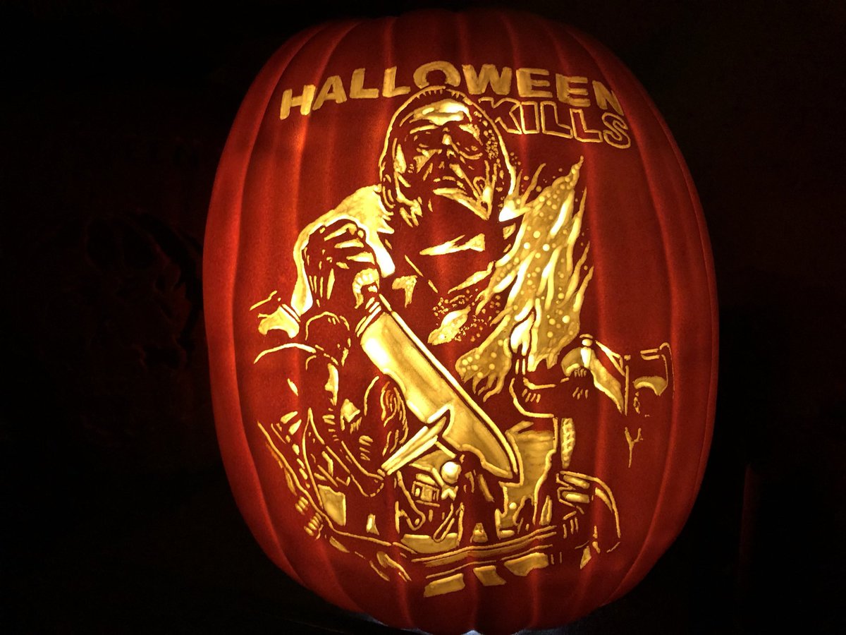 IanFetterman's tweet photo. Halloween kills will be available next month @monstermaniacon. You can also meet @jamesjudecourtney and @amh4real and get it signed also. Original artwork by @slasherdesign (Justin Osbourn) #halloweenkills #justinosbourn #slasherdesign #frightrags #pumpkin #ianspumpkincarvings https://t.co/U71gKvbUbq