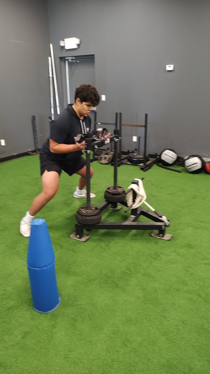 OLcoachGalvan's tweet photo. Valentine's Day is still a day we work fundamentals! #OwnTheDetails #Repetition #MuscleMemory #GetOnTheWall https://t.co/n0S0bZIuPW
