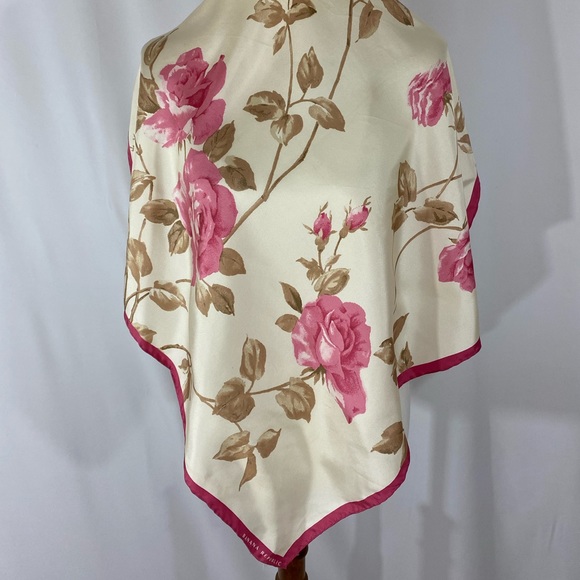 DawnRybloom's tweet photo. So good I had to share! Check out all the items I'm loving on @Poshmarkapp #poshmark #fashion #style #shopmycloset #tonyhawk #bananarepublic #lularoe: https://t.co/qtddgBkGFb https://t.co/nxxv29Pi5w