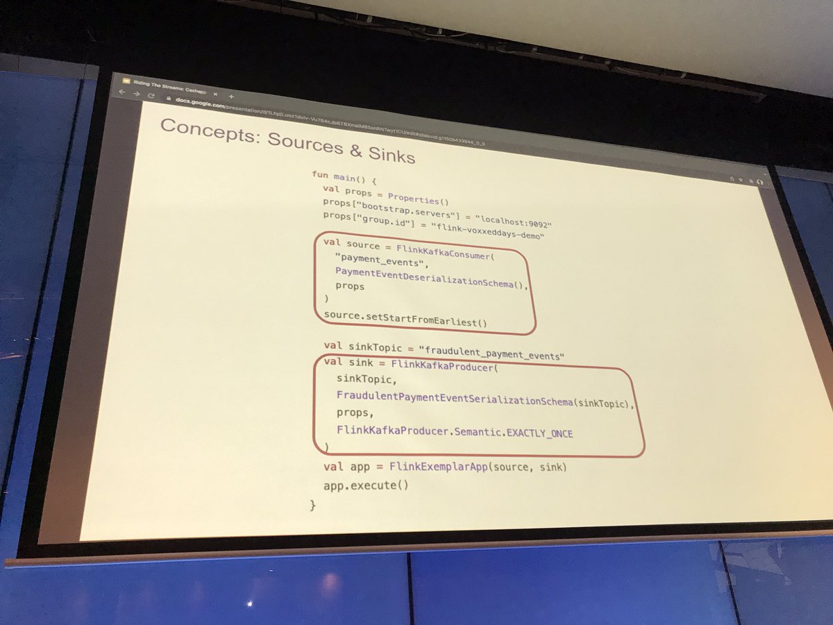 Learning about sources and sinks concepts in #eventstreaming by Karel and Emily from <a href="/CashApp/">Cash App</a> in Mayfair room #voxxedaus2022