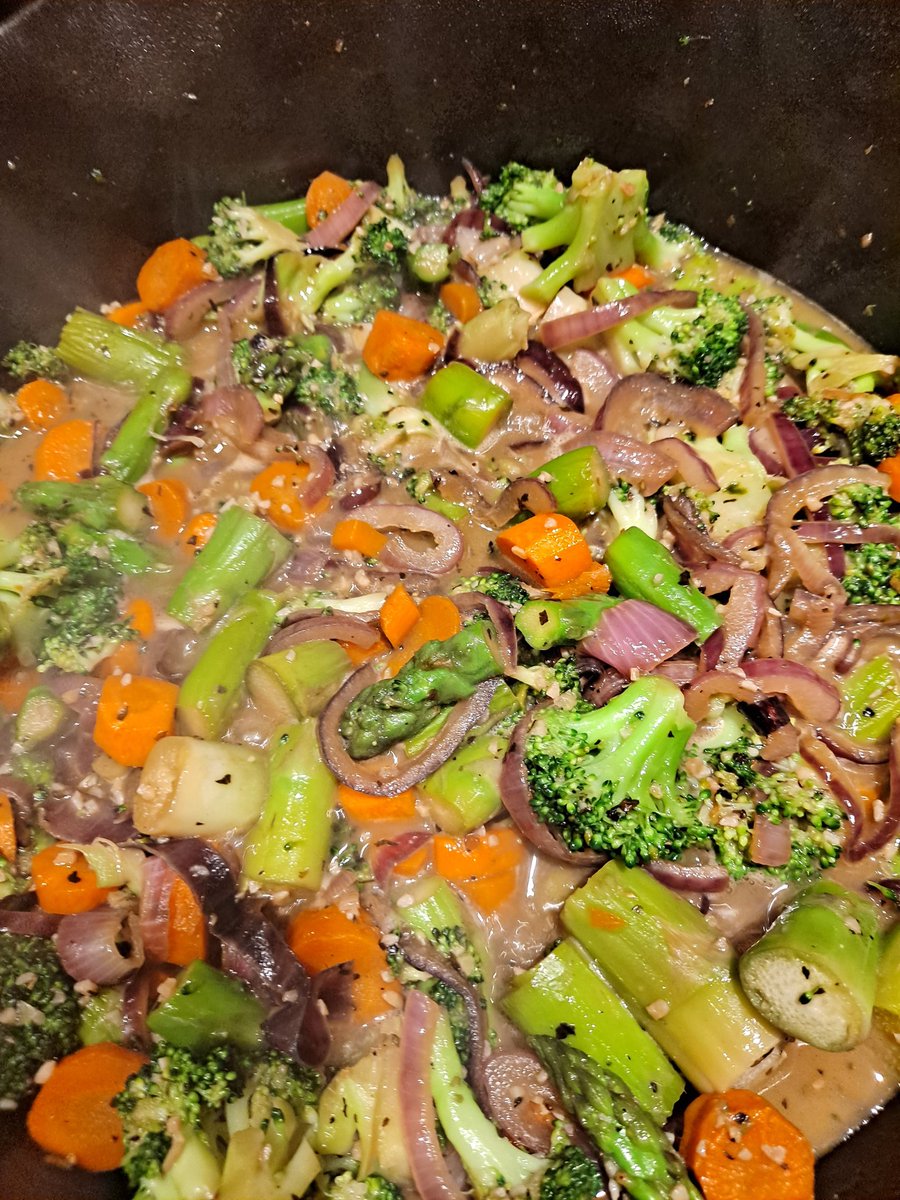 casuallymeta's tweet image. Am i vegetarian? No, but i do like the food... #cooking