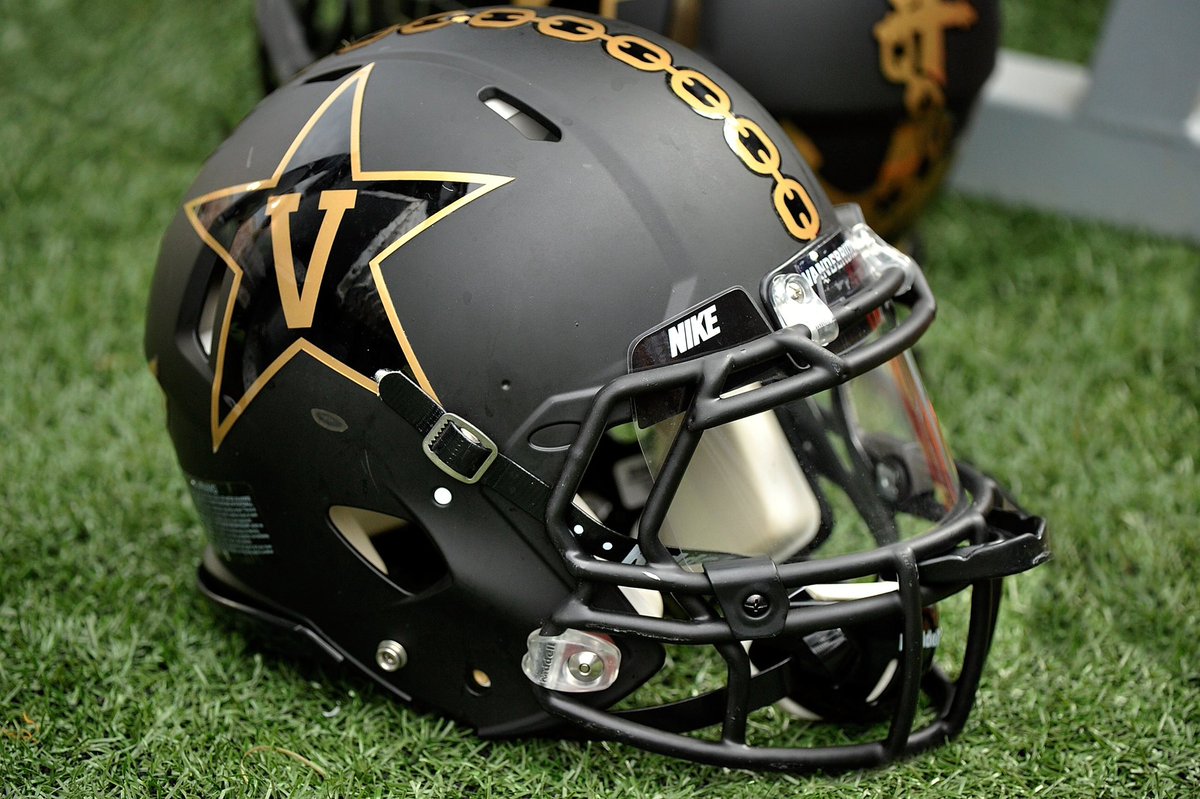 Riley_VanPoppel's tweet photo. #AGTG Grateful to announce that I have received my first SEC offer from Vanderbilt University! #AnchorDown⚫️🟡⚓️ @toddrodgers13 @Coach_Lundy @CoachRudolph @CoachBlaz @Coach_Lea @VandyFootball @TEP5252 @BHoward_11 @ColeLPatterson @JClarkHFB247 https://t.co/MFRZCQW9pV