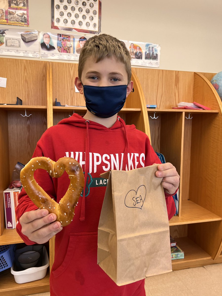 SEALancers's tweet photo. Sharing the ❤️ on Valentine’s Day, each student and faculty member received a delicious Philly 🥨 to enjoy…and for those who car-ride home, we hope your drivers enjoyed theirs too! 🤗
Happy Valentine’s Day! #SEALancers #boysofcharacter https://t.co/TMDYXoIcLZ