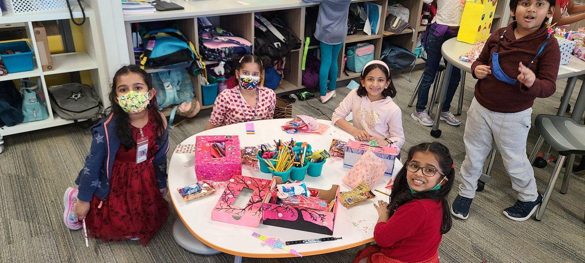 HaileyFlores11's tweet photo. We had so much fun getting our Valentine's today in P2B! @CRECoyotes https://t.co/nOstOPsyJm