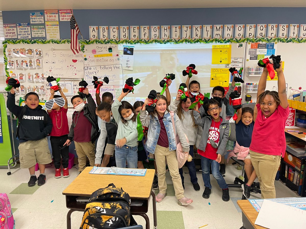 MsVillanueva6's tweet photo. My kids were so happy about their socks! On Friday we wanted them to say cheese and got very little response. Today they screamed socks at the top of their lungs 😂@VOEPanthers https://t.co/yWAz3NC5Sd