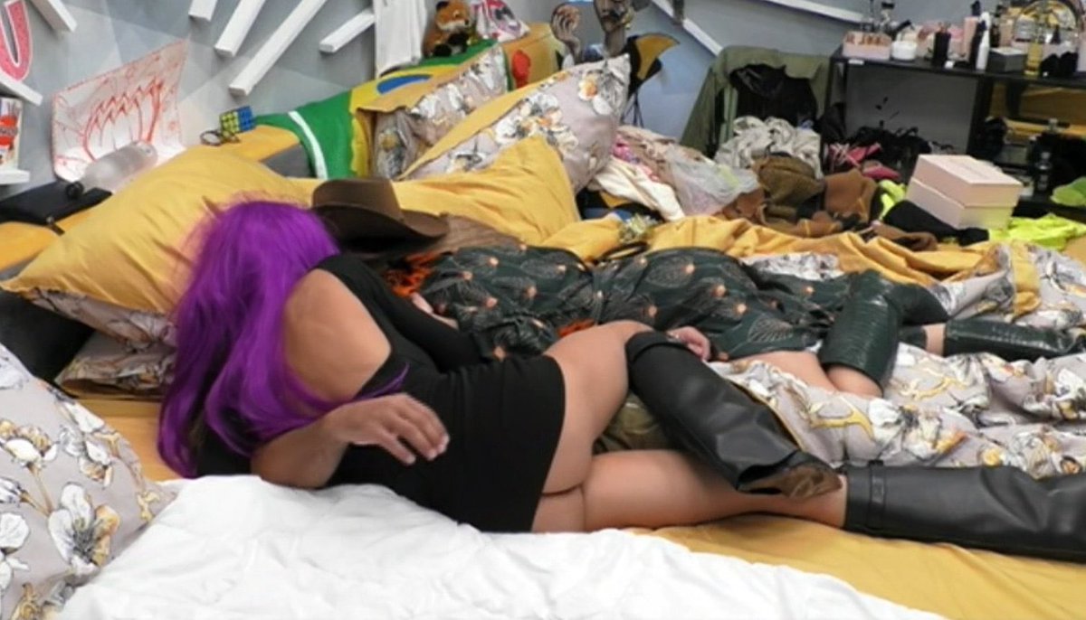 topocazzo88's tweet photo. Soletta che da consigli a Jessi e critica Dolores e i suoi comportamenti osceni.
Sempre soletta e Dolores su Barù due giorni fa: 
#jeru #jessvip #gfvip https://t.co/PHaVSRLnUC