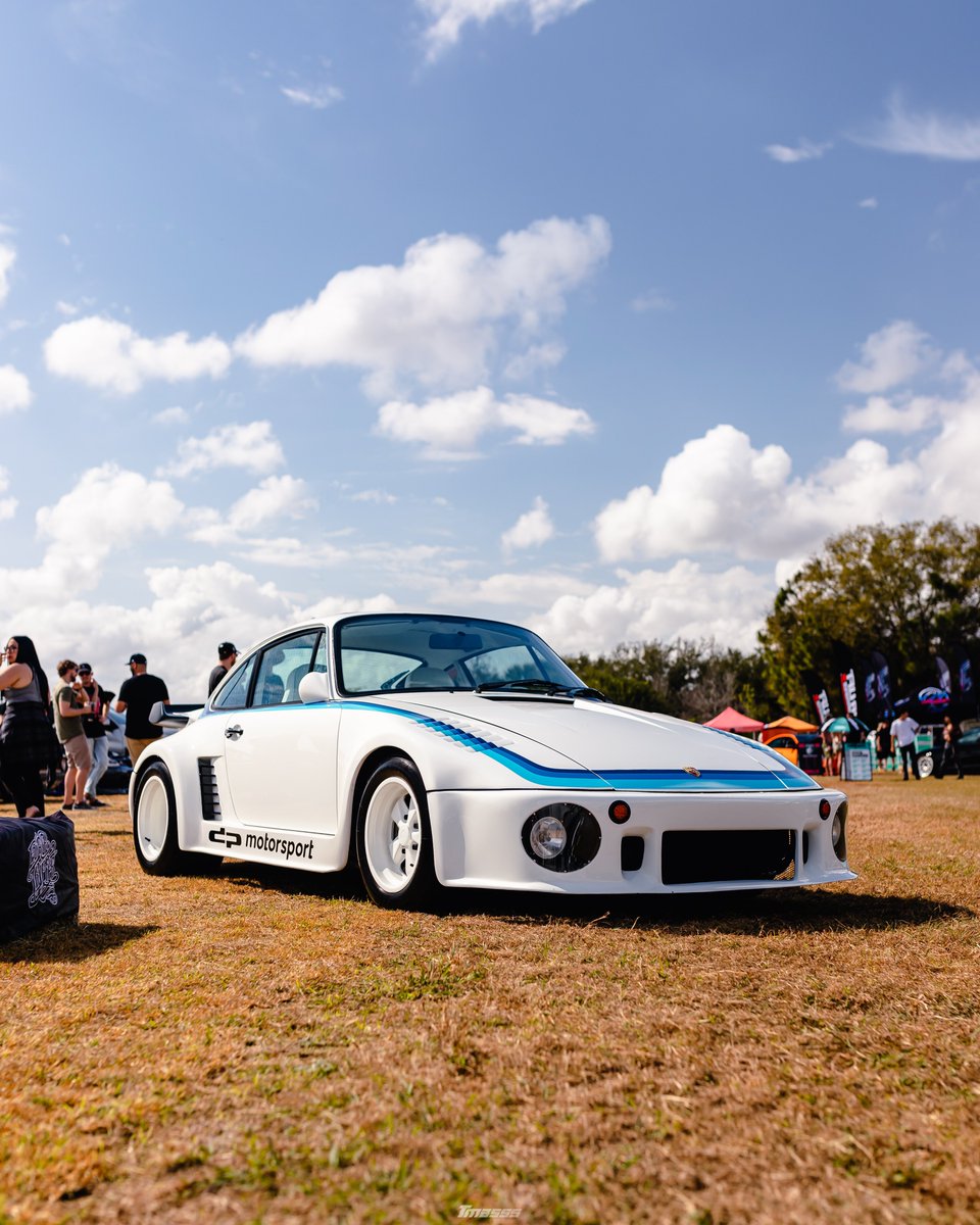 tmasss_'s tweet photo. #porsche 964 slantnose 🤌🏼 https://t.co/ZUo1HBSYOc