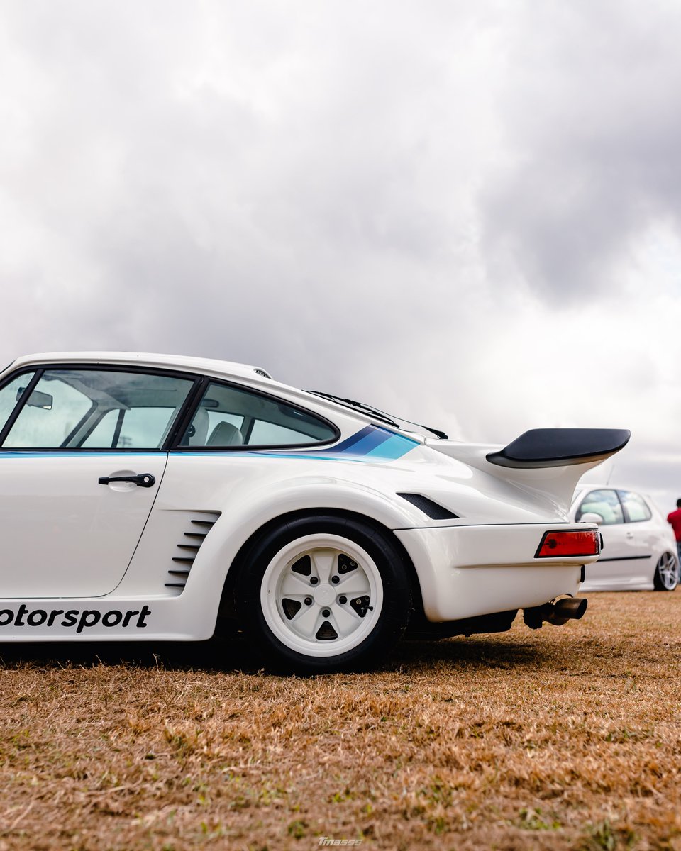 tmasss_'s tweet photo. #porsche 964 slantnose 🤌🏼 https://t.co/ZUo1HBSYOc