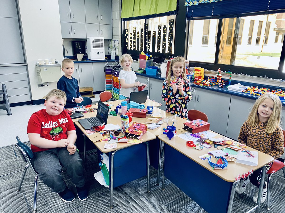 _rbrowning's tweet photo. Valentine’s Day Party!! @NorthElem1 #IAMWashington https://t.co/R3k8mtaO3G