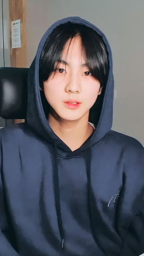 hello! Zion Grayson is the name! 
       not new to  rp  but  a  new account!
like   or   rt   to   be  mutuals and for possible dm!<3