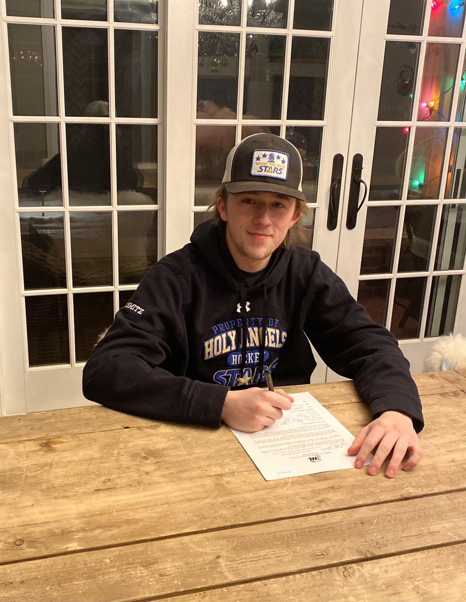 Congrats to Stars Sr D Wyatt Schmitz on signing a tender with <a href="/GilletteWild/">x Gillette Wild</a> today! Everyone is proud of your hard work to get to this point.  Congrats Wyatt!  #stars #poundtherock